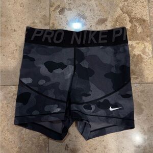 Camo Nike Pro Size Medium